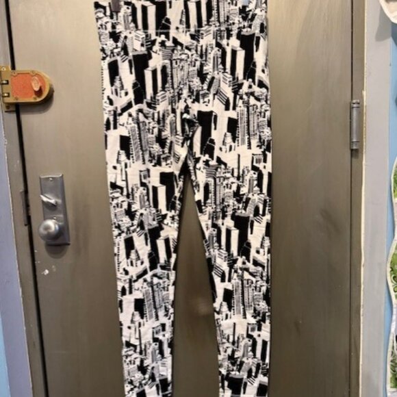 Mixit Electric Avenue Print Cotton Leggings - NWT - Size Medium - Picture 1 of 16